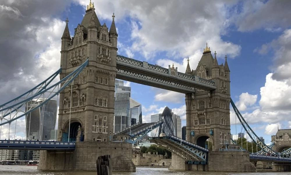 Βρετανία: Κόλλησε η Γέφυρα του Λονδίνου - Εικόνες